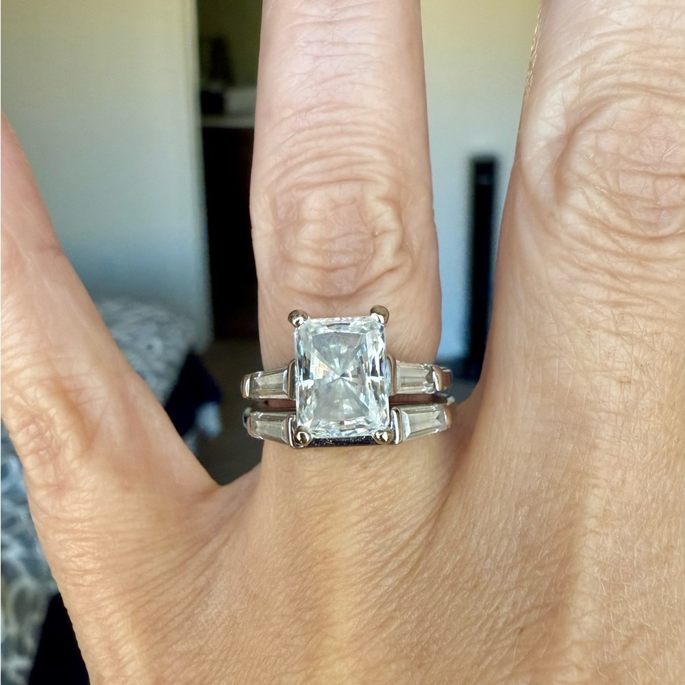 Elegant Silver Ring with Clear Stone